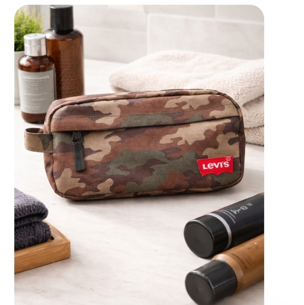 Levi's - NWT Brown Camouflage Toiletry Bag